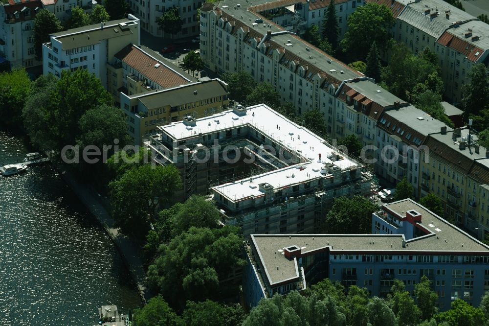 Aerial photograph Berlin - Multi-family residential complex Pier 101 on Schnellerstrasse in Berlin, Germany