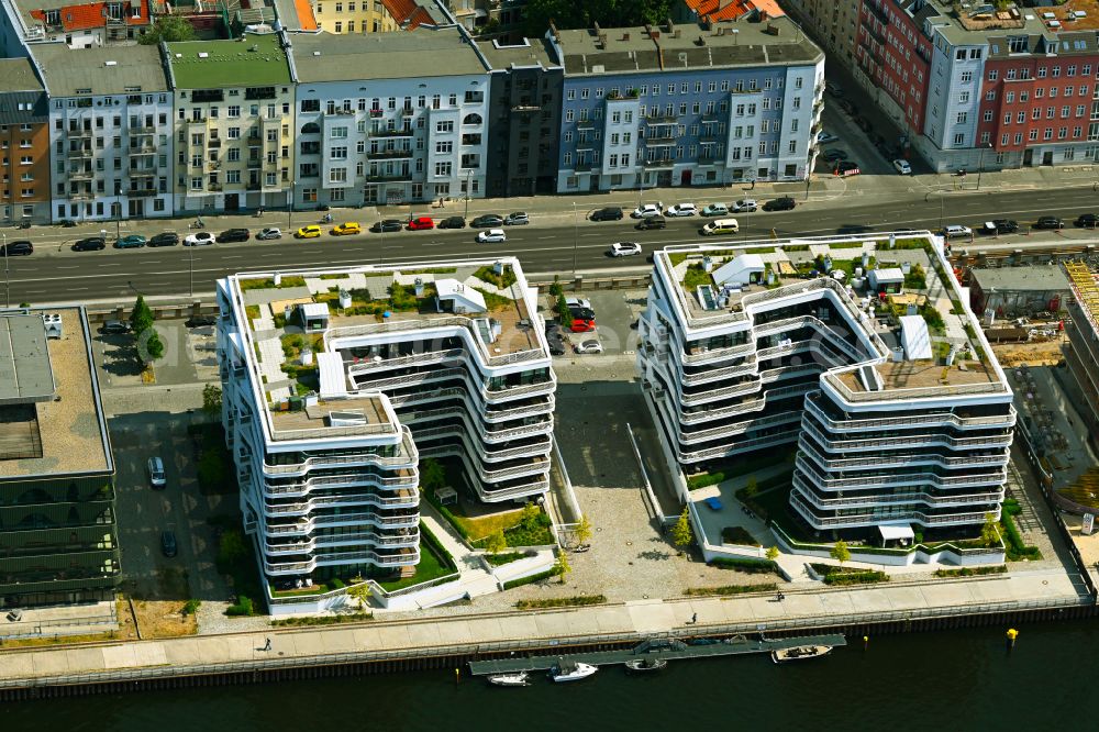 Aerial photograph Berlin - Multi-family residential complex WAVE WATERSIDE LIVING BERLIN on the former Osthafen port on Stralauer Allee in the district Friedrichshain in Berlin, Germany