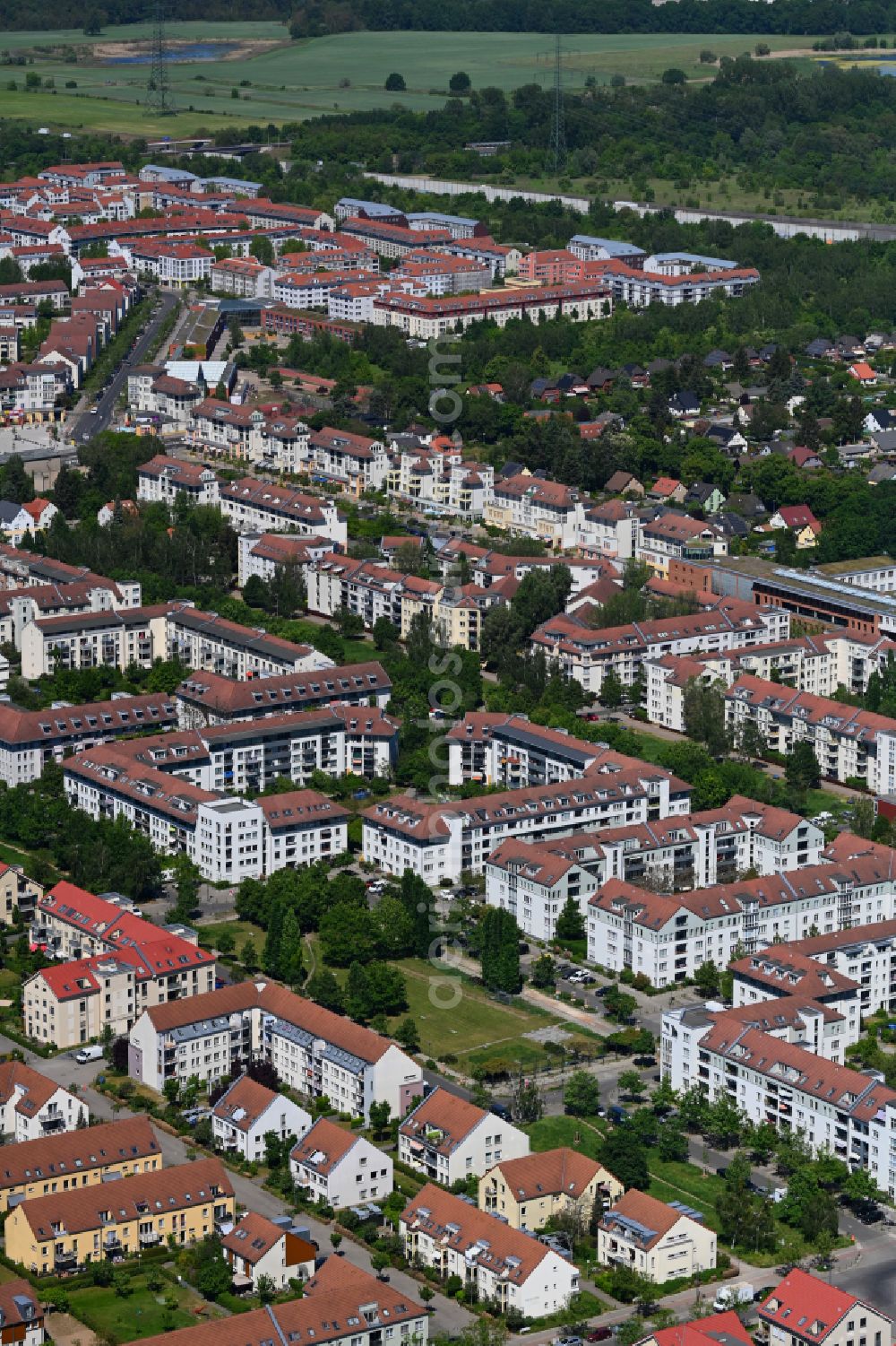 Berlin from the bird's eye view: Residential area of a multi-family house settlement Achillesstrasse - Muenchehagenstrasse in the district Karow in Berlin, Germany