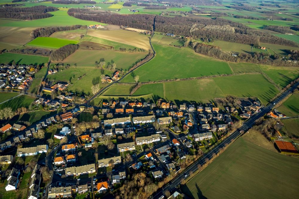 Aerial photograph Dolberg - Residential area of a multi-family house settlement on Alleestrasse in Dolberg in the state North Rhine-Westphalia, Germany