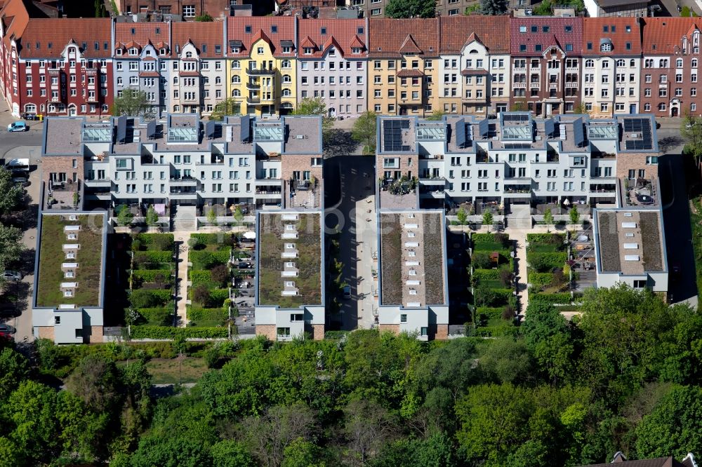 Aerial photograph Erfurt - Residential area of a multi-family house settlement Auenhoefe on Adalbertstrasse in the district Andreasvorstadt in Erfurt in the state Thuringia, Germany