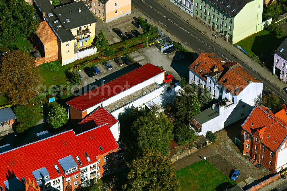 Aerial photograph Bernau - Residential area of a multi-family house settlement Boernicker Strasse - Ulitzkastrasse in Bernau in the state Brandenburg, Germany