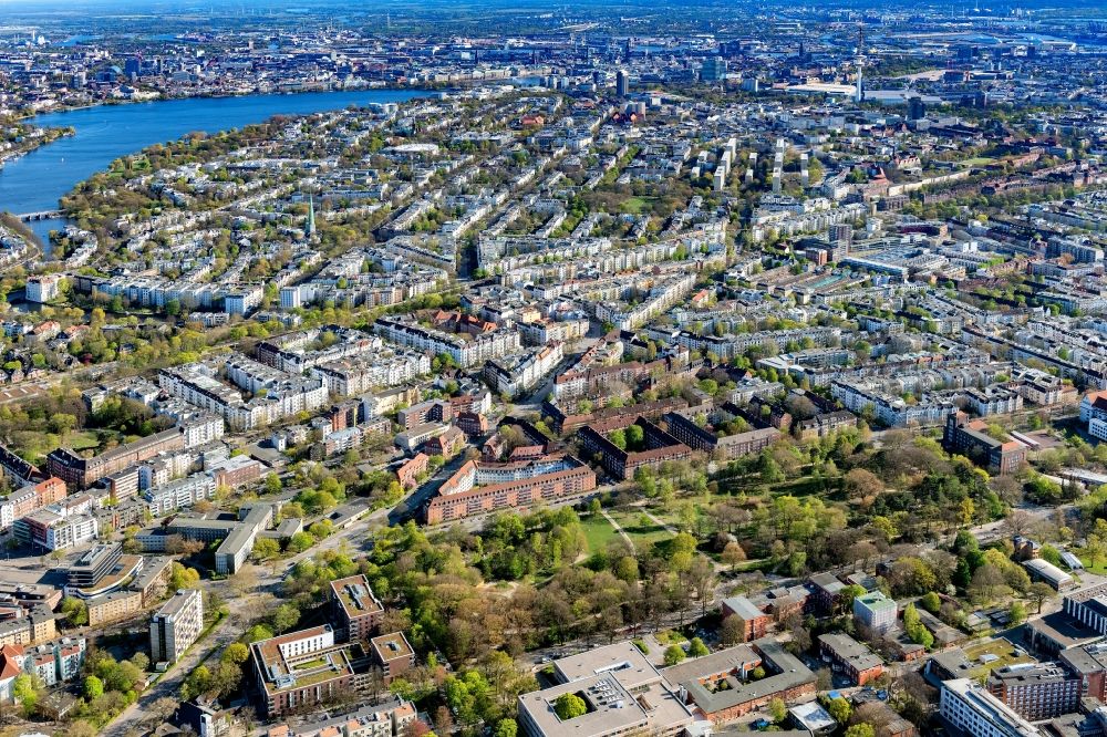 Aerial photograph Hamburg - Residential area of a multi-family house settlement along the Lehnartzstrasse - Eppendorfer Baum - Isestrasse in the district Eppendorf in Hamburg, Germany