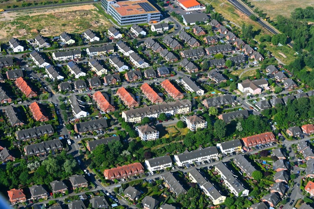 Falkensee from the bird's eye view: Residential area of a multi-family house settlement Glienicker Strasse in the district Spandau in Falkensee in the state Brandenburg, Germany