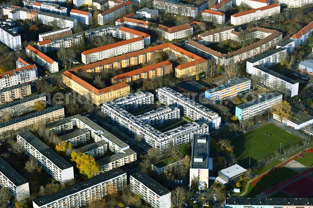 Berlin from the bird's eye view: Residential with multi-family housing development- on the Goeckestrasse in the district Hohenschoenhausen in Berlin, Germany