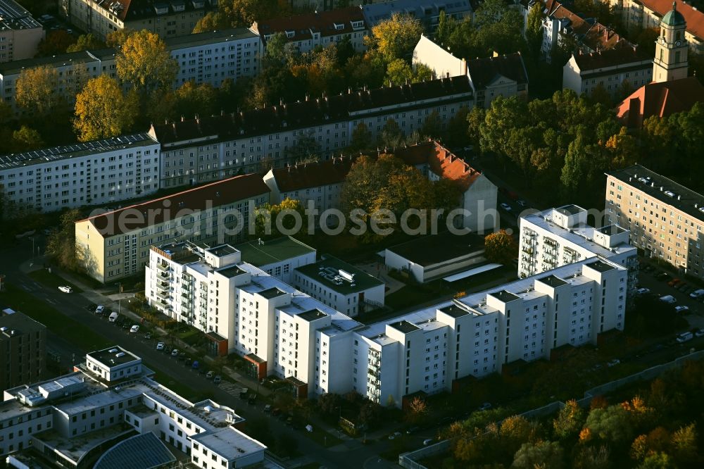 Aerial image Berlin - Residential area of a multi-family house settlement Greta-Garbo-Strasse - Neumannstrasse in the district Pankow in Berlin, Germany