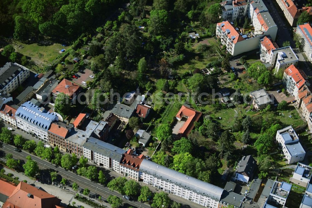 Potsdam from the bird's eye view: Residential area of a multi-family house settlement along the Heinrich-Mann-Allee in the district Suedliche Innenstadt in Potsdam in the state Brandenburg, Germany