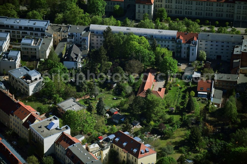 Aerial photograph Potsdam - Residential area of a multi-family house settlement along the Heinrich-Mann-Allee in the district Suedliche Innenstadt in Potsdam in the state Brandenburg, Germany