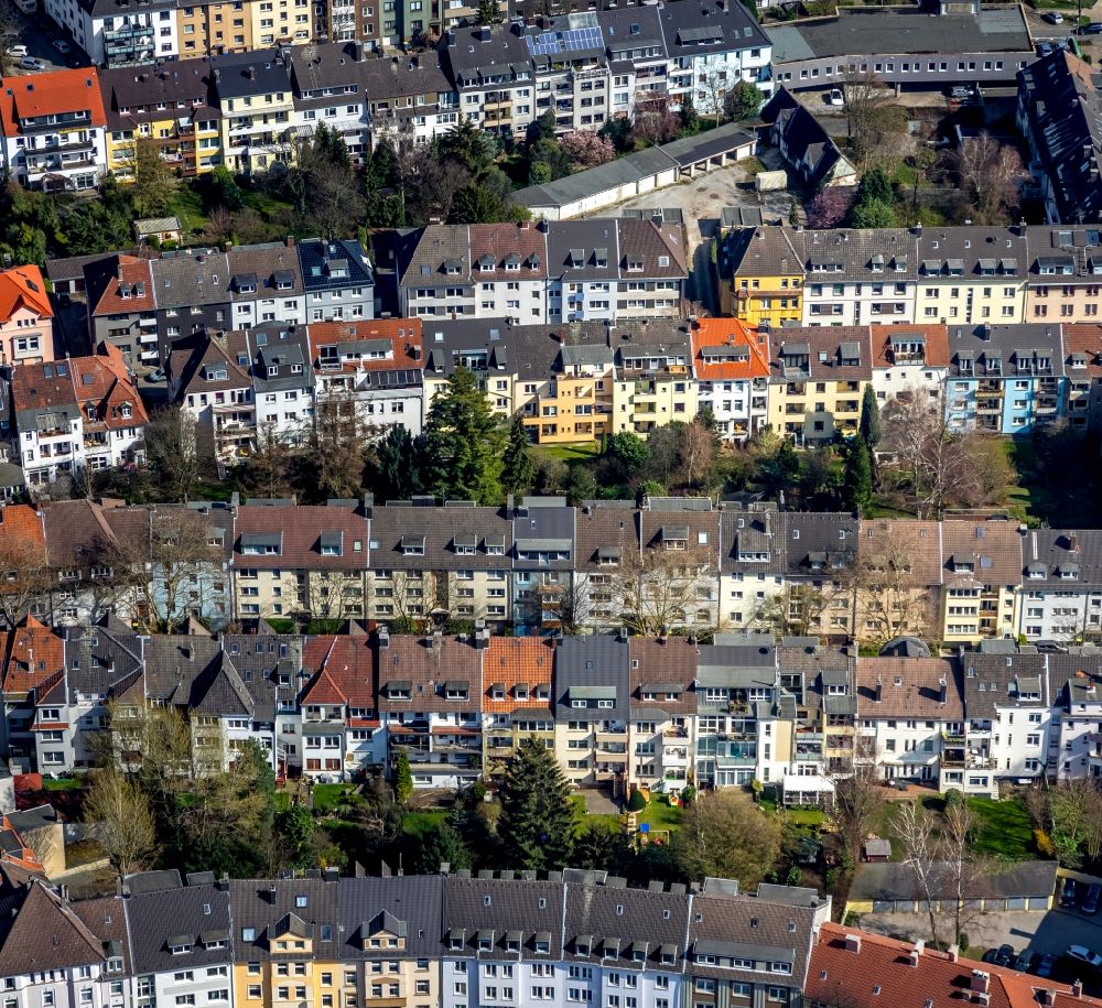Aerial image Essen - Residential area of a multi-family house settlement Hufelandstrasse, Billrothstrasse, Chranachstrasse in the district Holsterhausen in Essen in the state North Rhine-Westphalia, Germany