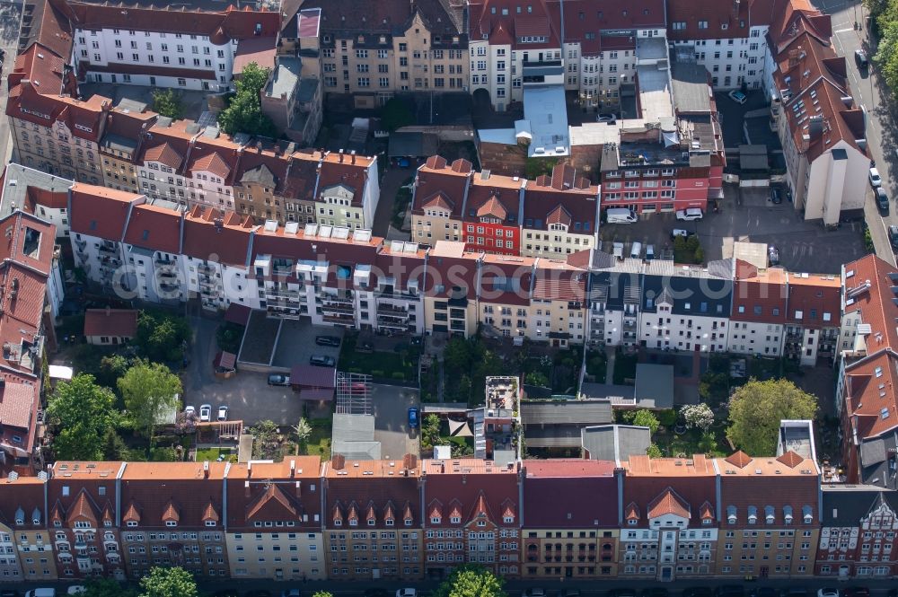 Erfurt from the bird's eye view: Residential area of a multi-family house settlement on Neuerbe in the district Altstadt in Erfurt in the state Thuringia, Germany