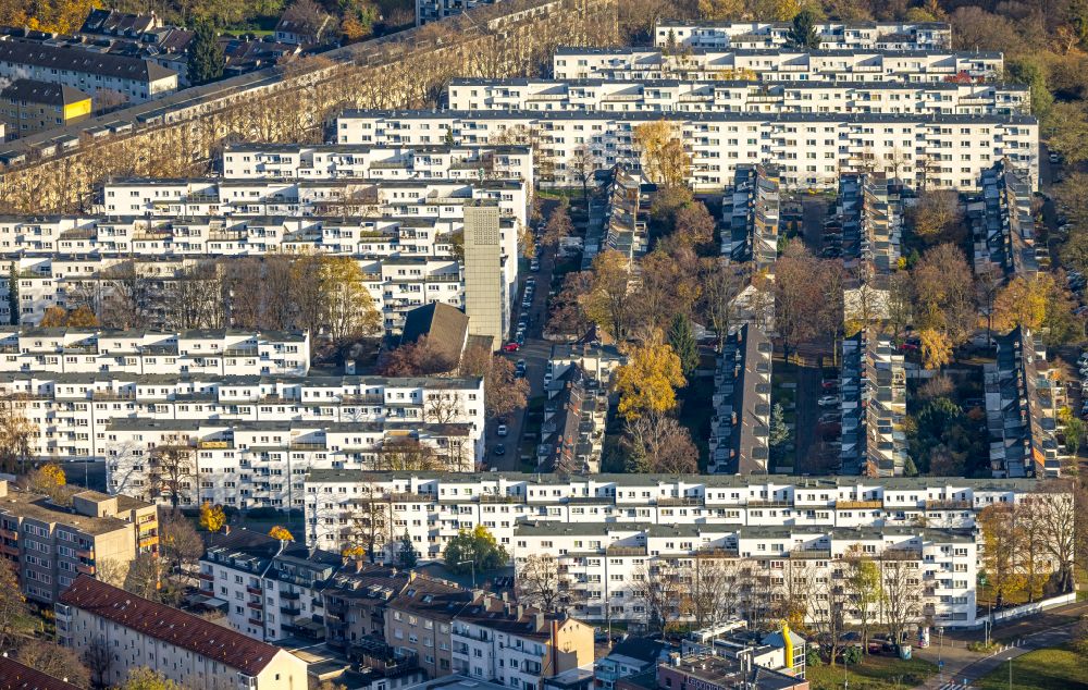 Aerial image Köln - Residential area of a multi-family house settlement on street Voltastrasse in Cologne in the state North Rhine-Westphalia, Germany