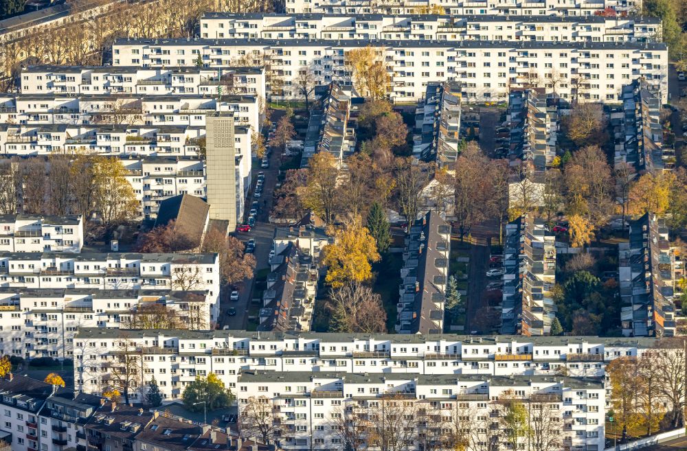 Aerial photograph Köln - Residential area of a multi-family house settlement on street Voltastrasse in Cologne in the state North Rhine-Westphalia, Germany