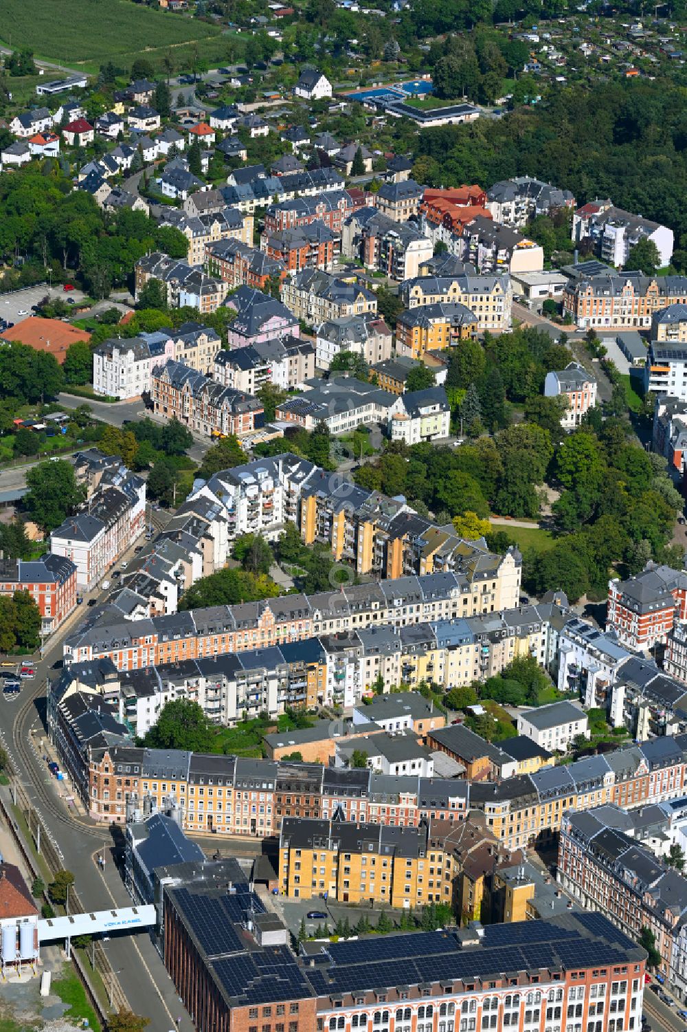 Aerial photograph Plauen - Residential area of a multi-family house settlement on street Beethovenstrasse in the district Chrieschwitz in Plauen Vogtland in the state Saxony, Germany