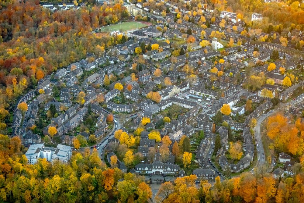 Essen from the bird's eye view: Residential area of a multi-family house settlement along the Sommerburgstrasse in the district Margarethenhoehe in Essen in the state North Rhine-Westphalia, Germany
