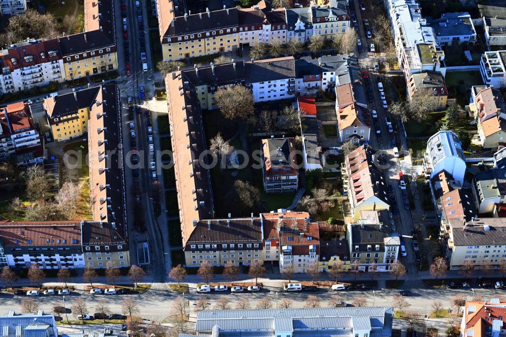 München from the bird's eye view: Residential area of a multi-family house settlement on street Georgenschwaigstrasse - Knorrstrasse - Schopenhauerstrasse in the district Milbertshofen in Munich in the state Bavaria, Germany