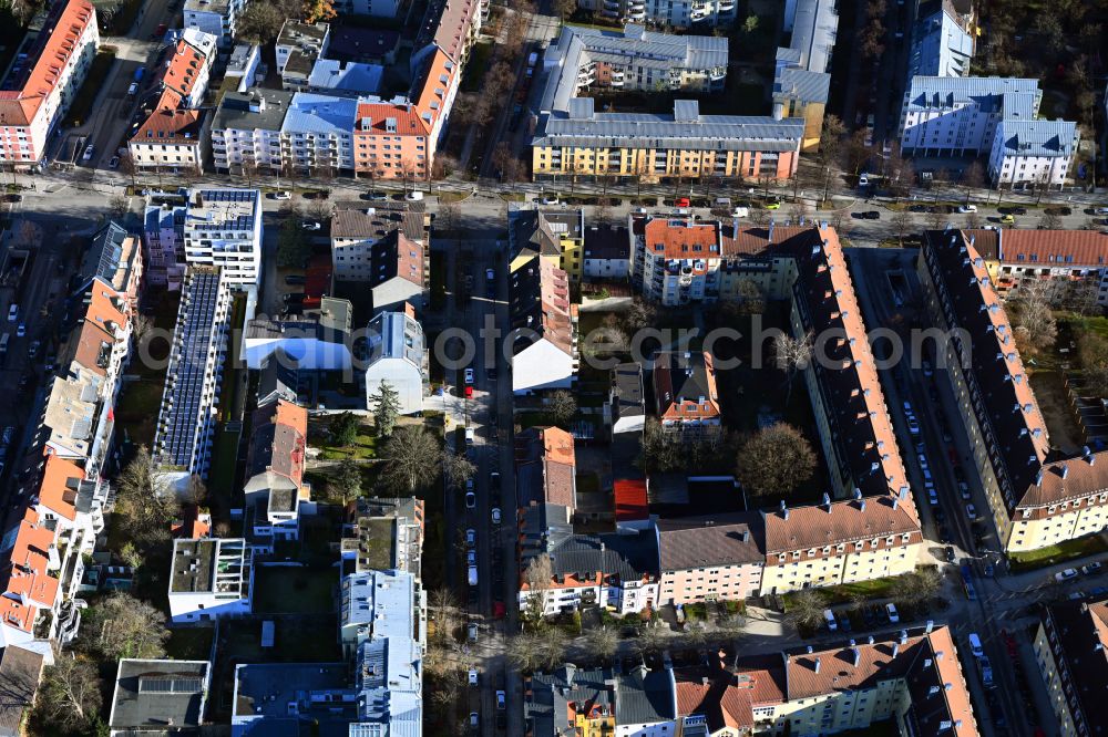 Aerial photograph München - Residential area of a multi-family house settlement on street Georgenschwaigstrasse - Knorrstrasse - Schopenhauerstrasse in the district Milbertshofen in Munich in the state Bavaria, Germany