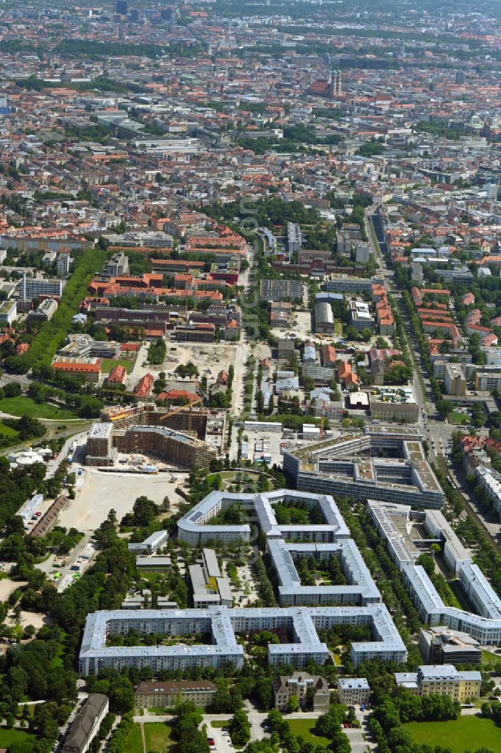 München from above - Residential area of an apartment building settlement Gertrud-Baeumer-Strasse - Dachauer Strasse and Hedwig-Dransfeld-Allee in the district Neuhausen-Nymphenburg in Munich in the state Bavaria, Germany