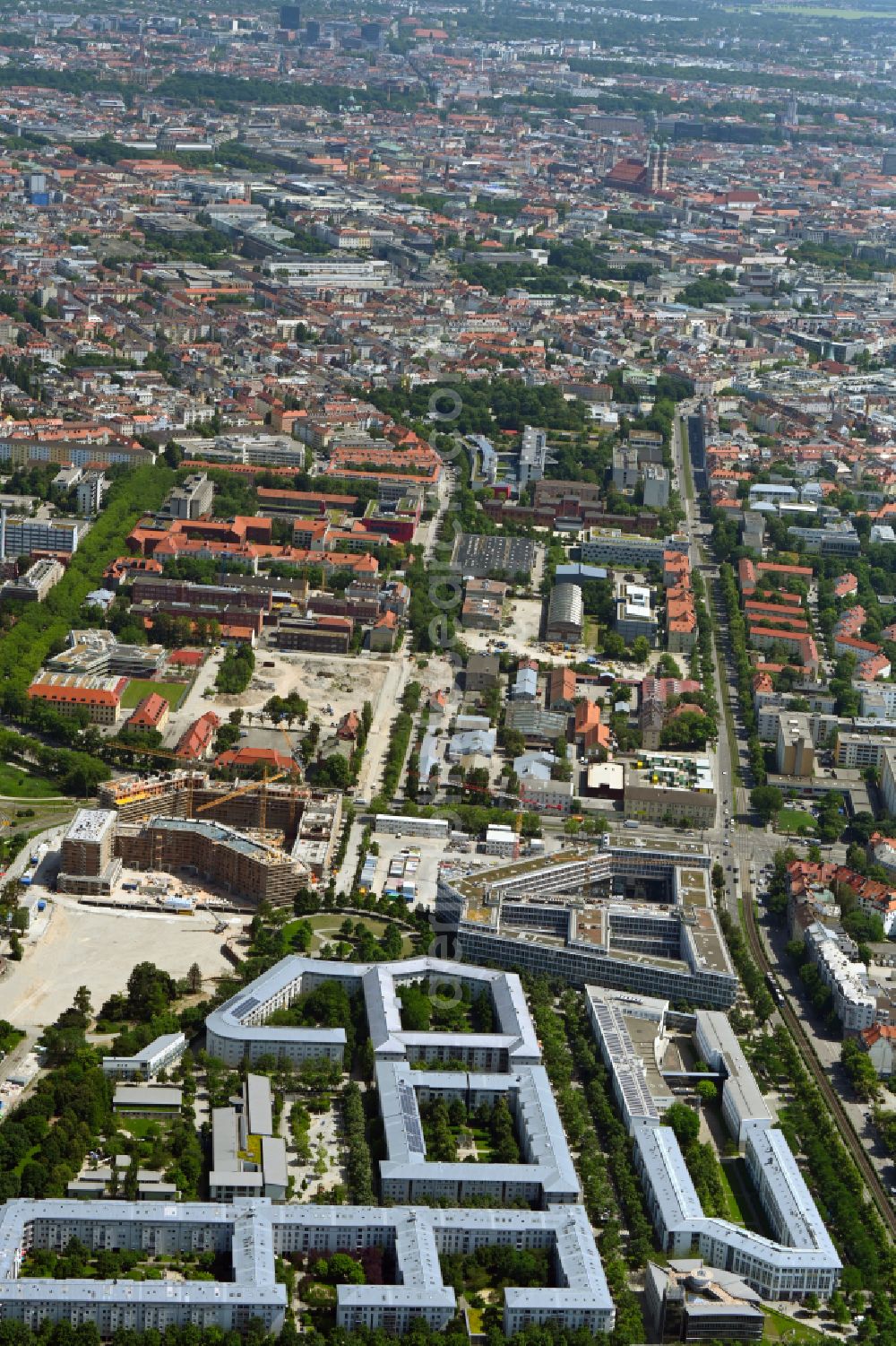 München from the bird's eye view: Residential area of an apartment building settlement Gertrud-Baeumer-Strasse - Dachauer Strasse and Hedwig-Dransfeld-Allee in the district Neuhausen-Nymphenburg in Munich in the state Bavaria, Germany