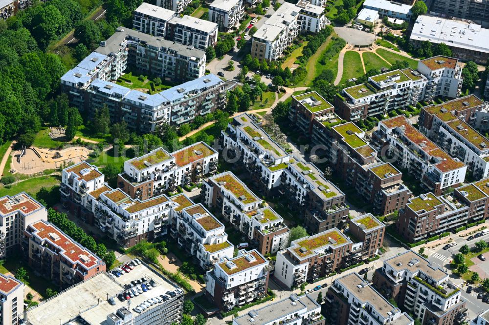 Aerial image Hamburg - Residential area of a multi-family house settlement on street Juergen-Toepfer-Strasse in the district Othmarschen in Hamburg, Germany