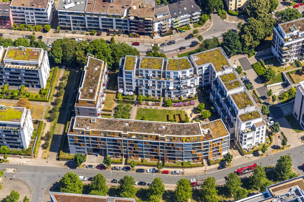 Essen from the bird's eye view: Residential area of a multi-family house settlement Messeallee in the district Ruettenscheid in Essen at Ruhrgebiet in the state North Rhine-Westphalia, Germany