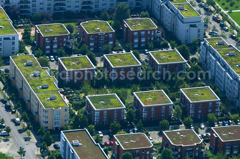 Aerial image Berlin - Residential area of a multi-family house settlement on Pritzhagener Weg - Spitzmuehler Strasse - Blumberger Damm in the district Marzahn in Berlin, Germany