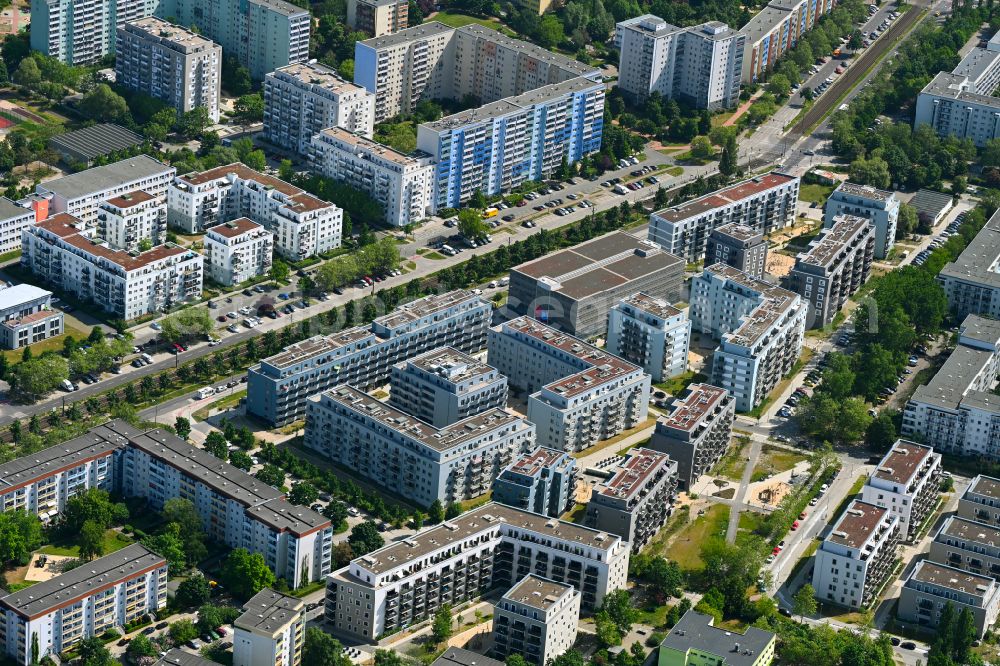 Berlin from the bird's eye view: Residential area of a multi-family house settlement Stadtgut on the Zossener Strasse in the district Hellersdorf in Berlin, Germany