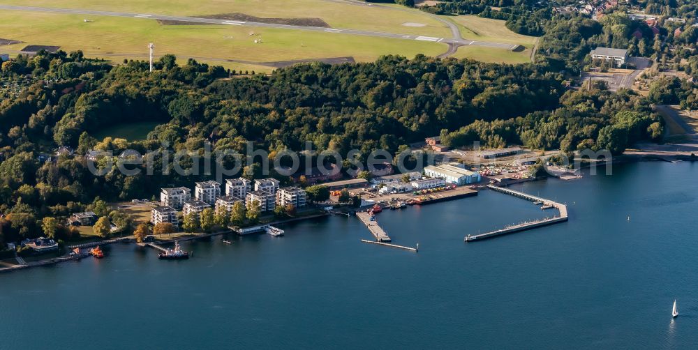 Aerial image Kiel - Settlement of apartment buildings on the banks of the Kieler Foerde on the street Holtenauer Reede in the district Holtenau in Kiel in the state Schleswig-Holstein, Germany