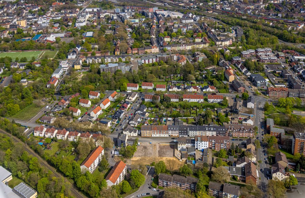 Aerial image Wanne-Eickel - Residential area of a multi-family house settlement on street Am Berg in Wanne-Eickel at Ruhrgebiet in the state North Rhine-Westphalia, Germany