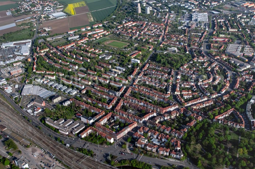 Aerial photograph Erfurt - Residential area of a multi-family house settlement on Wilhelm-Busch-Strasse - Clara-Zetkin-Strasse in the district Daberstedt in Erfurt in the state Thuringia, Germany