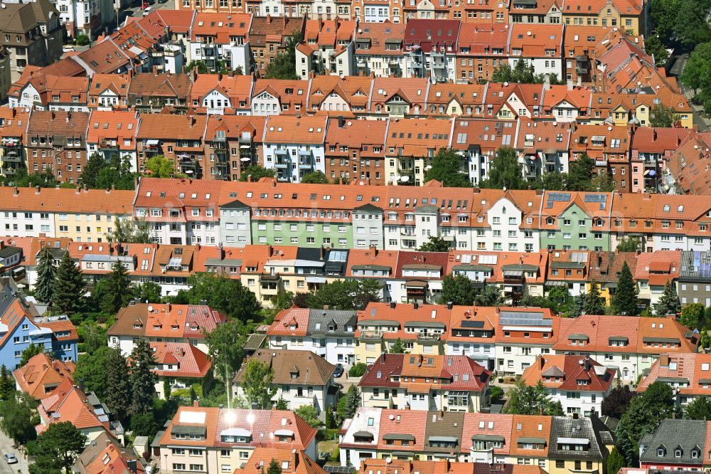 Erfurt from the bird's eye view: Residential area of a multi-family house settlement on Wilhelm-Busch-Strasse - Clara-Zetkin-Strasse in the district Daberstedt in Erfurt in the state Thuringia, Germany