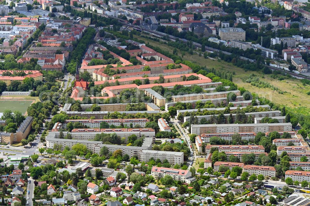 Aerial image Berlin - Residential area of a multi-family house settlement between Granitzstrasse and Kissingenstrasse in the district Pankow in Berlin, Germany