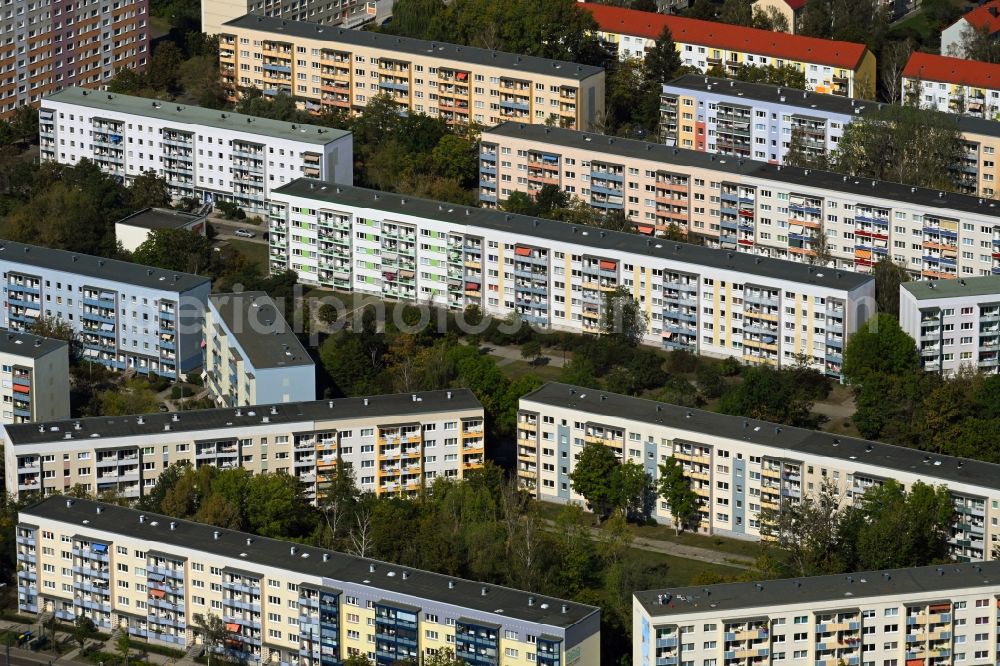 Aerial photograph Halle (Saale) - Residential area of a multi-family house settlement between Suedstadtring and Paul-Suhr-Strasse in the district Silberhoehe in Halle (Saale) in the state Saxony-Anhalt, Germany