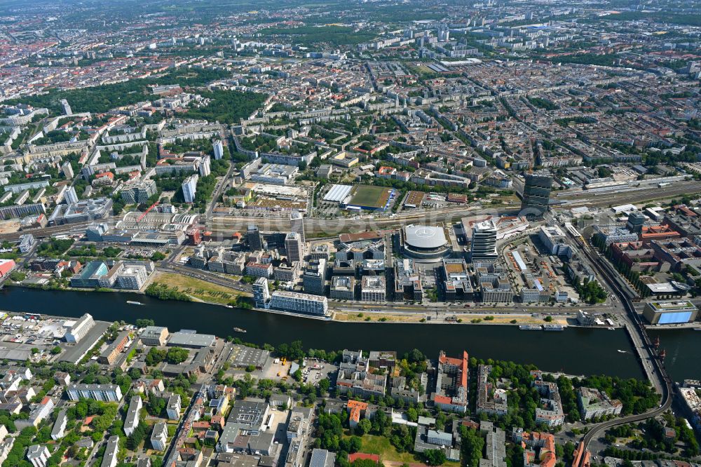 Aerial image Berlin - Arena Mercedes-Benz-Arena on Friedrichshain part of Berlin. The former O2 World - now Mercedes-Benz-Arena - is located in the Anschutz Areal, a business and office space on the riverbank