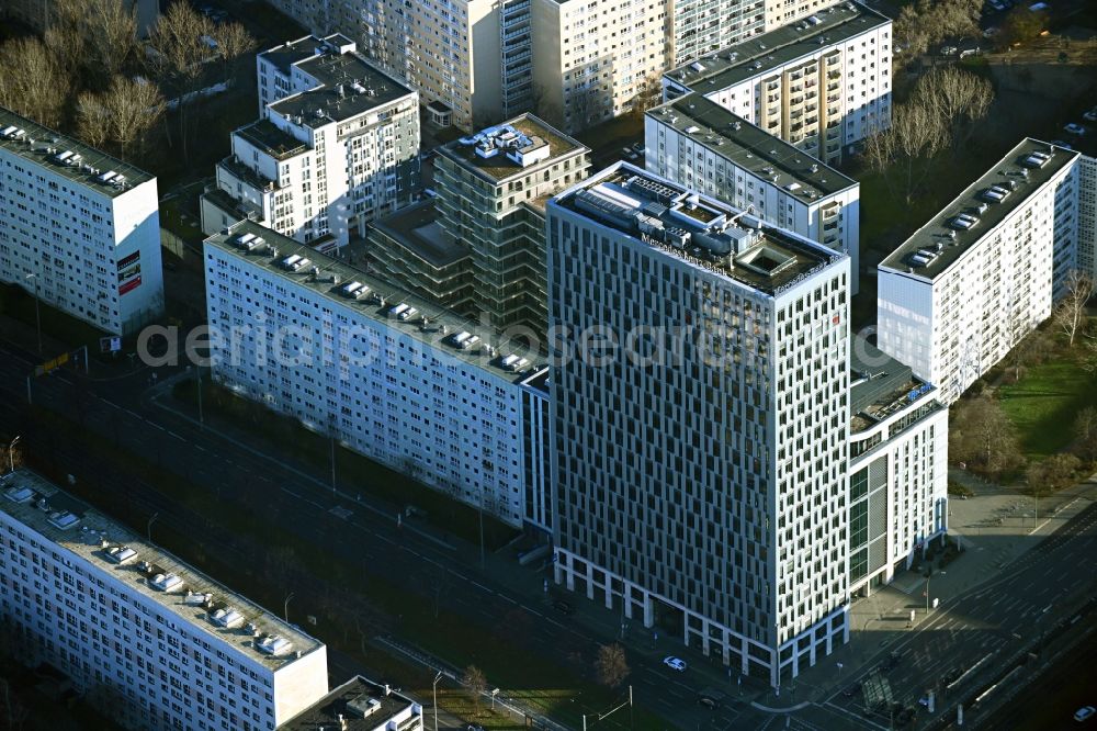 Aerial photograph Berlin - Mercedes-Benz Bank Service Center high-rise construction on the corner of Otto-Braun-Strasse for the new residential and commercial building