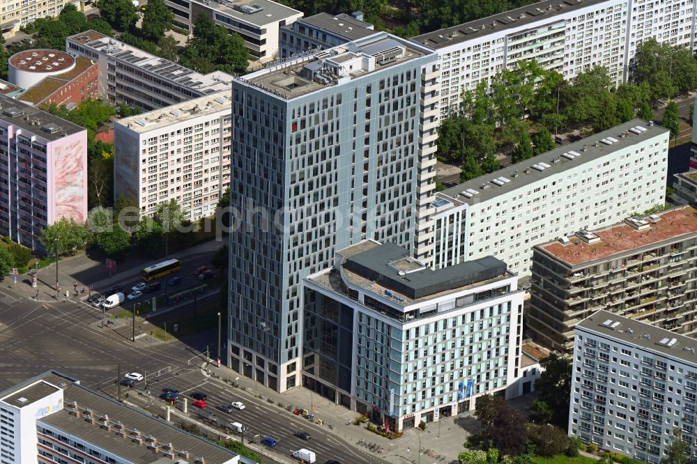 Aerial image Berlin - Mercedes-Benz Bank Service Center high-rise construction on the corner of Otto-Braun-Strasse for the new residential and commercial building