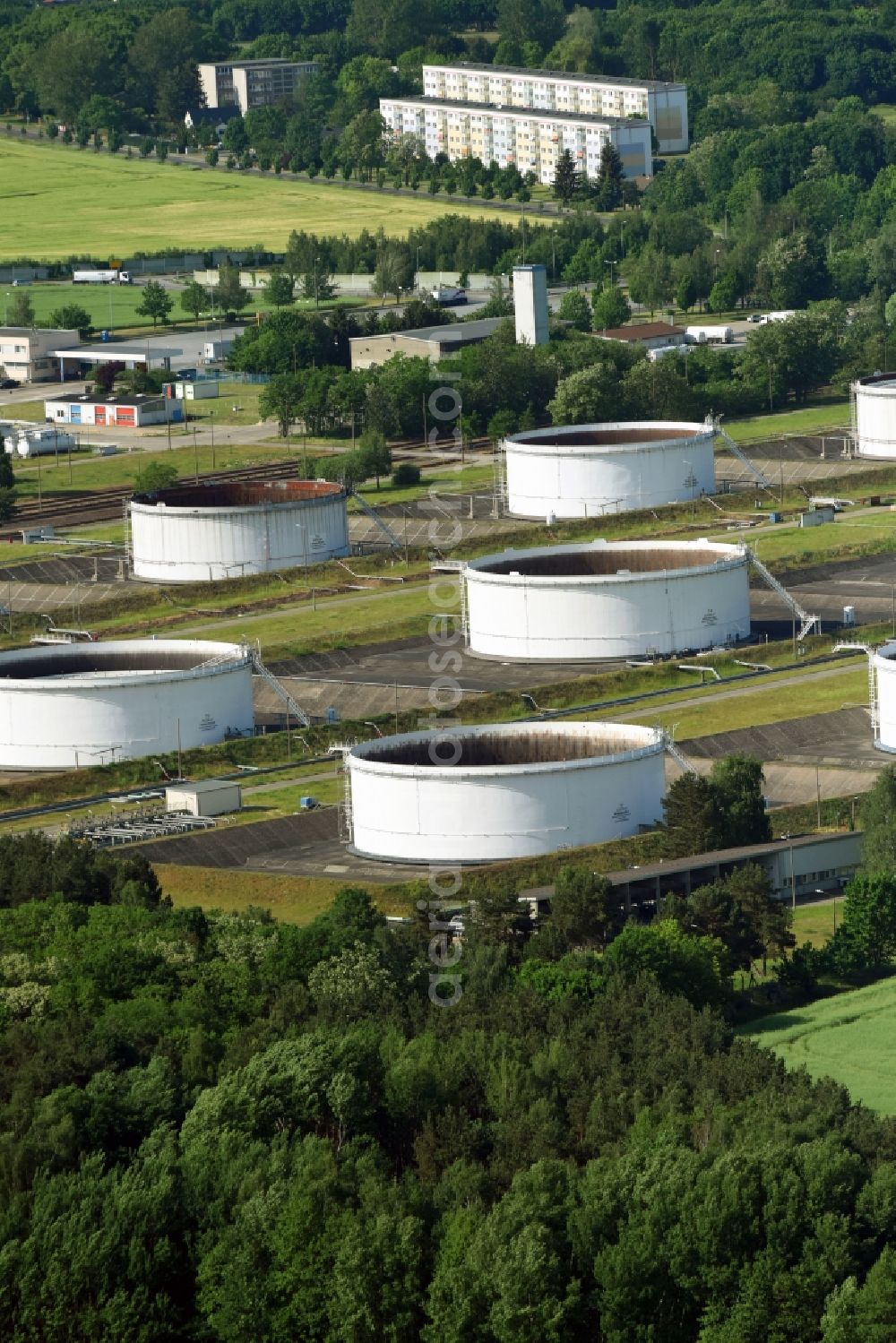 Aerial photograph Werneuchen - Mineral oil - high storage tanks for gasoline and diesel fuels in Seefeld in Brandenburg