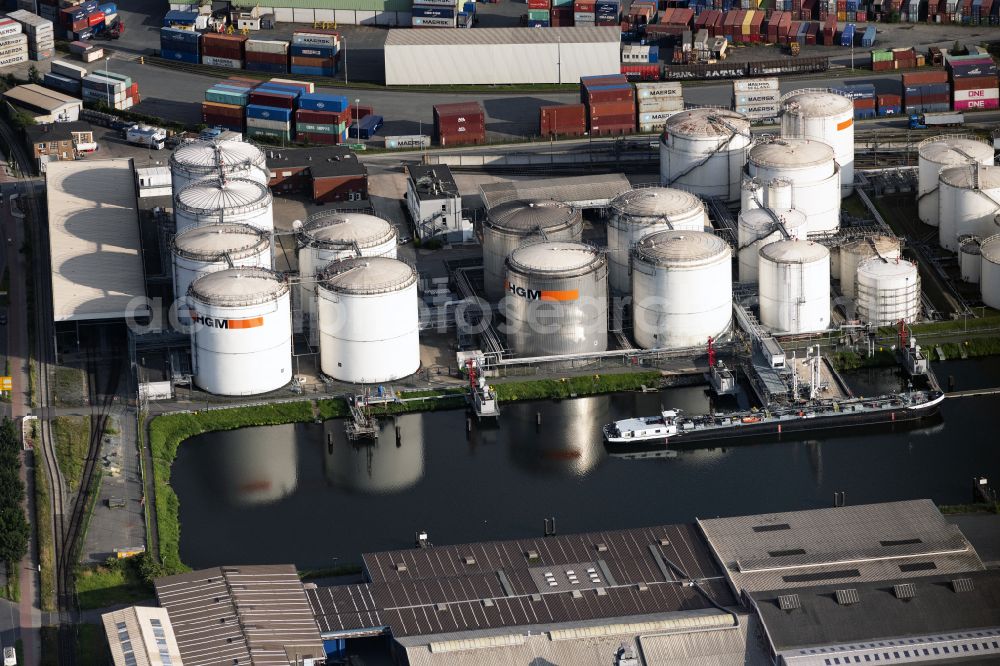 Aerial photograph Bremen - Mineral oil - tank of HGM Energy GmbH on street Windhukstrasse in the district Industriehaefen in Bremen, Germany