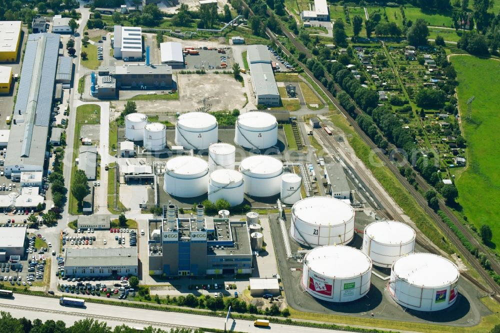 Gera from the bird's eye view: Mineral oil - tank of Oiltanking Deutschland GmbH & Co. KG on Siemensstrasse in Gera in the state Thuringia, Germany