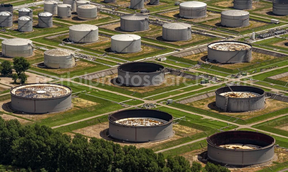 Karlsruhe from above - Mineral oil - tank in the district Knielingen in Karlsruhe in the state Baden-Wuerttemberg, Germany
