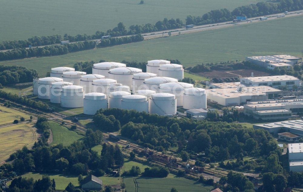 Emleben from above - Mineral oil - tank Unitank Tanklager on street Oesterfeldstrasse in Emleben in the state Thuringia, Germany