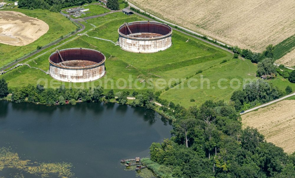 Aerial photograph Jockgrim - Mineral oil - tank of Wintershall in conversion in Jockgrim in the state Rhineland-Palatinate
