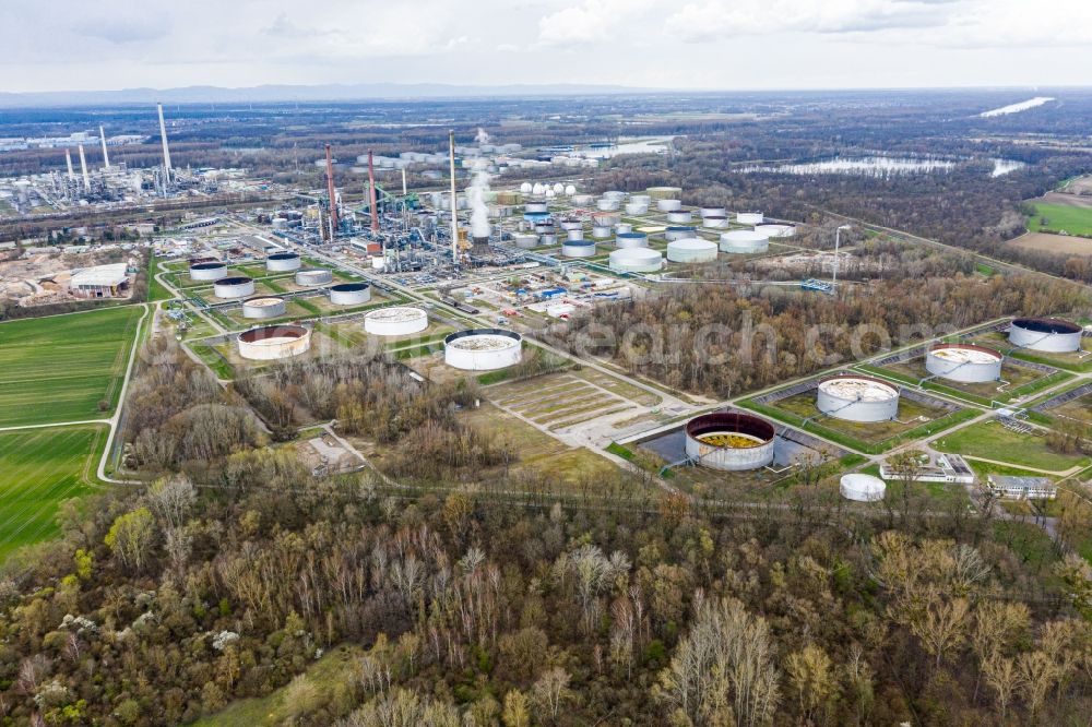 Aerial image Karlsruhe - Miro Refinery equipment and management systems on the factory premises of the mineral oil manufacturers in the district Knielingen in Karlsruhe in the state Baden-Wurttemberg, Germany