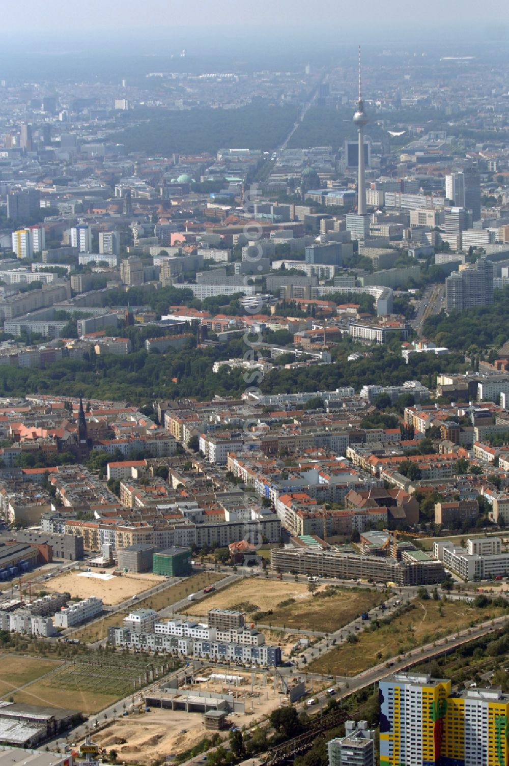 Berlin from the bird's eye view: Mixing of residential and commercial settlements on Eldenaer Strasse in the district Prenzlauer Berg in Berlin, Germany