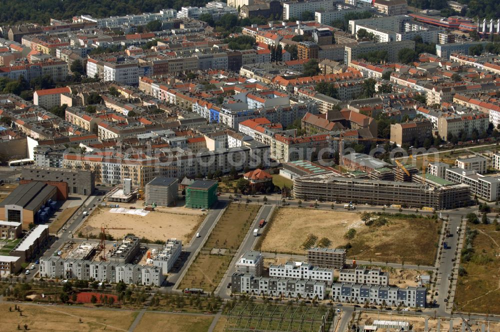 Aerial image Berlin - Mixing of residential and commercial settlements on Eldenaer Strasse in the district Prenzlauer Berg in Berlin, Germany