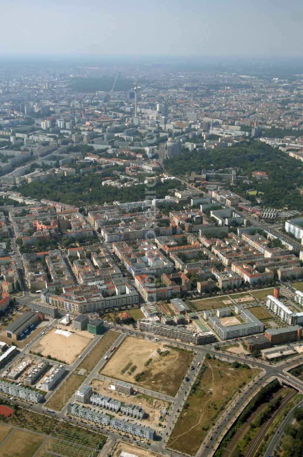 Berlin from the bird's eye view: Mixing of residential and commercial settlements on Eldenaer Strasse in the district Prenzlauer Berg in Berlin, Germany