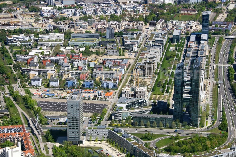 Aerial photograph München - Mixed development of multi-family housing estates and office building ensembles in the Schwabing district along the federal highway - BAB - 9 in Munich in the state Bavaria, Germany