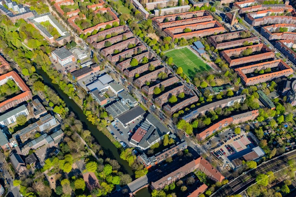 Aerial image Hamburg - Mixing of residential and commercial settlements Alter Teichweg - Dulsberg-Nord in the district Dulsberg in Hamburg, Germany