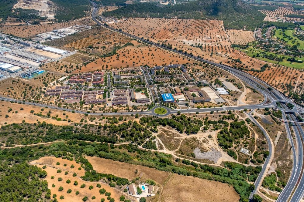 Aerial photograph Galatzo - Mixing of residential and commercial settlements overlooking the institute of the social welfare office - Instituto Nacional De La Seguridad Social on Pl. Francisca Revert Montiel in Galatzo in Balearische Insel Mallorca, Spain