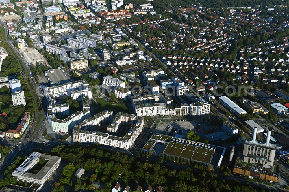 München from the bird's eye view: Mixing of residential and commercial settlements Constanze-Hallgarten-Strasse - Boschetsrieder Str. in the district Obersendling in Munich in the state Bavaria, Germany