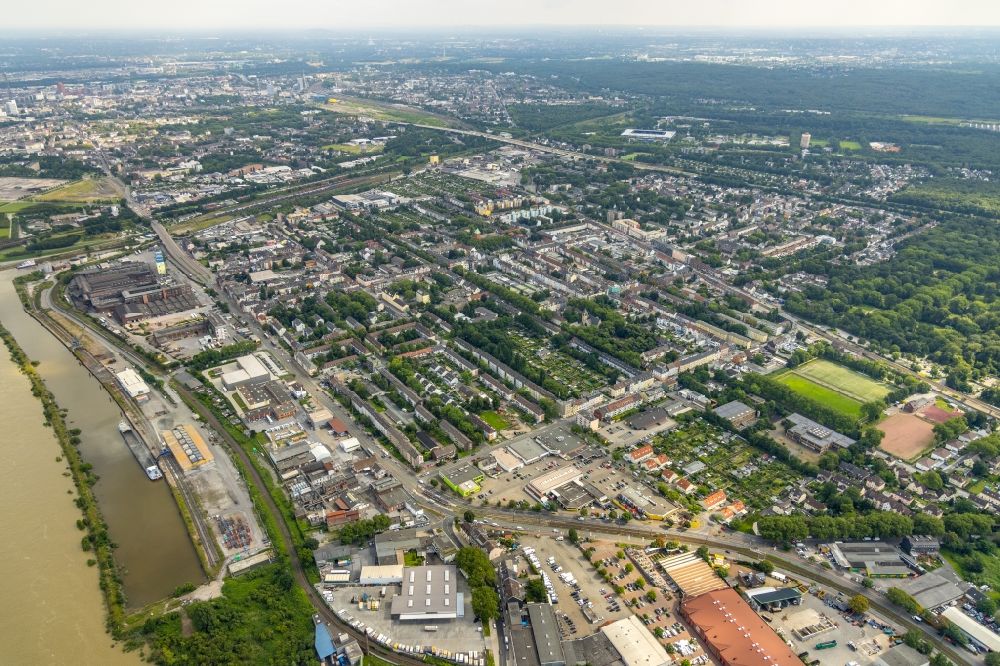 Aerial image Duisburg - Mixing of residential and commercial settlements along the Wanheimer Strasse in Duisburg at Ruhrgebiet in the state North Rhine-Westphalia, Germany